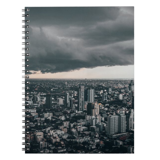 CARNET NUAGE FONCÉ AU-DESSUS DES BÂTIMENTS DE LA VILLE (Devant)
