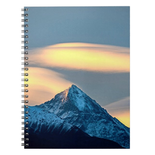 Carnet Nuages uniques sur des montagnes enneigées (Devant)