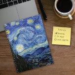 Carnet Nuit étoilée par Vincent van Gogh<br><div class="desc">Un carnet en spirale avec Starry Night (1889) une peinture à l'huile d'art post-impressionniste de Vincent Van Gogh (1853-1890). Représentation d'un beau ciel nocturne avec des étoiles brillantes et une église dans le village.</div>