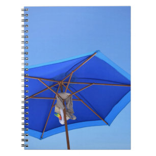 Carnet Parapluie de patio bleu et marron le matin