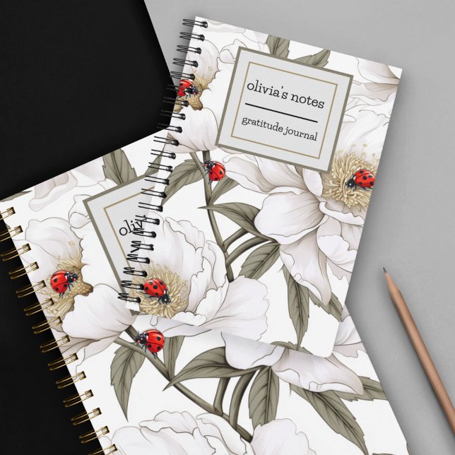 Carnet Peony avec Ladybugs | Serene | Paix | Gratitude (Ladybugs and peony on a customizable gratitude journal for her. )