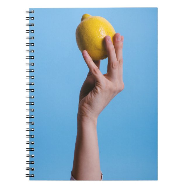 Carnet Personne tenant du citron (Devant)