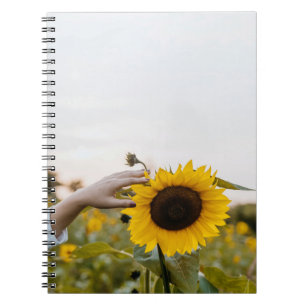Carnet Personne tenant du tournesol