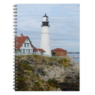 Carnet phare de Portland Headlight sur une côte rocheuse