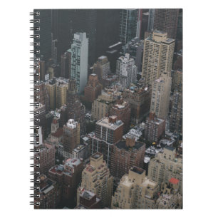 CARNET PHOTOGRAPHIE À HAUT ANGLE DU BÂTIMENT DE LA VILLE
