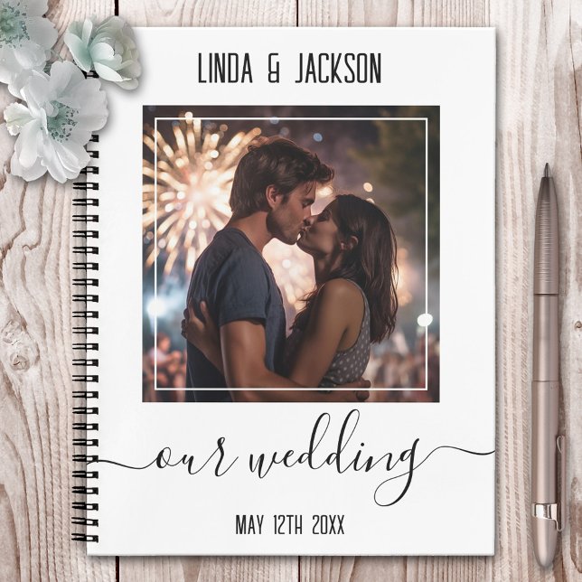 Carnet Planification des Mariages photo en noir et blanc (Black and white notebook featuring your custom photo with an elegant white frame and script text)