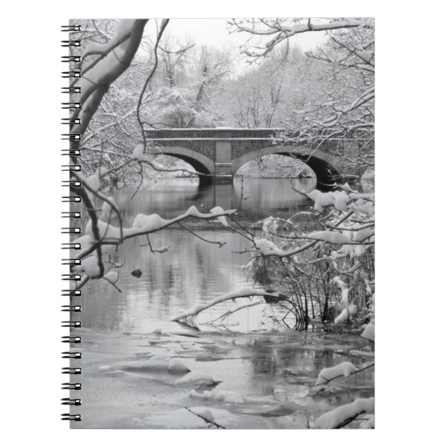Carnet Pont de voûte au-dessus de rivière congelée en (Devant)