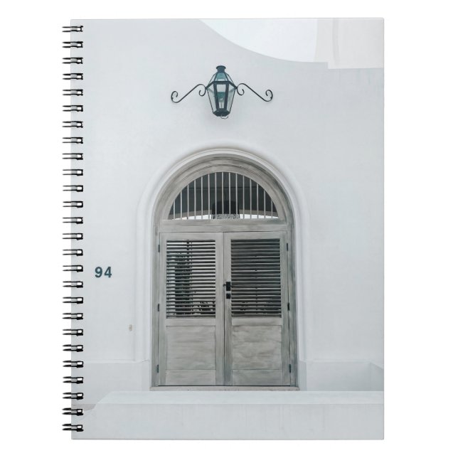 CARNET PORTE EN BOIS GRIS FERMÉE SOUS LA LUMIÈRE NOIRE (Devant)