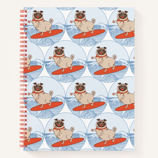 Carnet Pug heureux en surf sur une planche de surf (Devant)