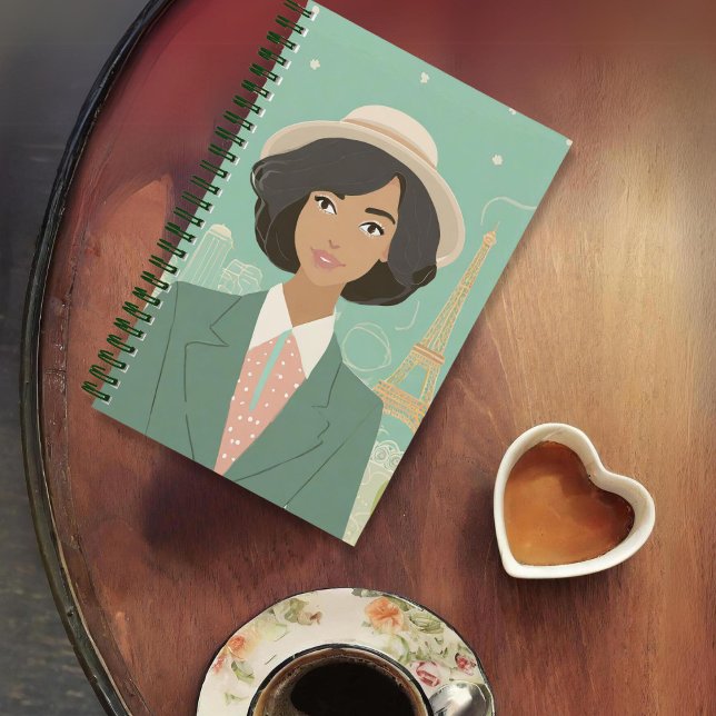 Carnet Revue personnalisée "Nostalgale pour Paris" (Green "Nostalgic for Paris Journal" featuring a vintage woman in front of the Eiffel Tower.)