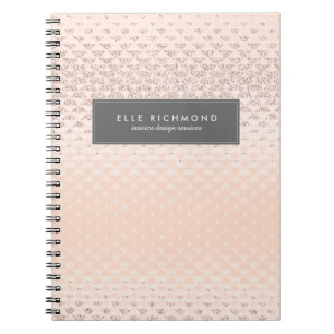 Carnet rose à extrémité élevé d'or