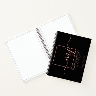 Carnet Rose Gold Élégant sur Fond Noir 