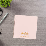 Carnet rose pâle de la serveuse<br><div class="desc">Une couleur arrière - plan rose vif. Personnalisez et ajoutez le nom de votre servante. Script manuscrit en or.</div>