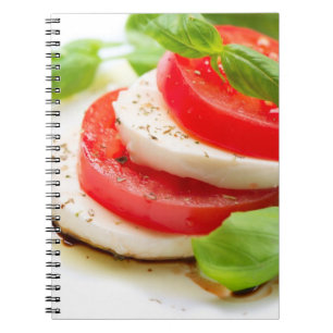 Carnet Salade de Caprese. Tranches de tomate et de