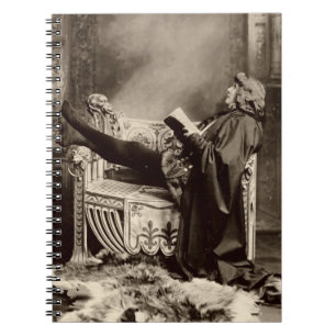 Carnet Sarah Bernhardt (1844-1923) comme Hamlet dans le