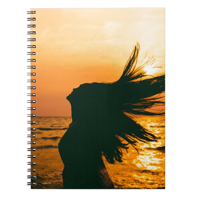 Carnet Silhouette de fille, coucher du soleil sur la mer, (Devant)
