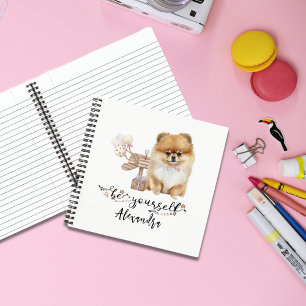 Carnet Soyez vous-même mignon chiot Pomeranian à côté de
