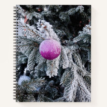 Carnet spiral avec arbre de Noël et jouet dessus