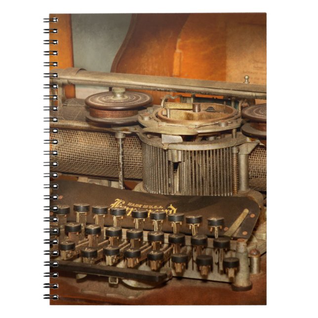 Carnet Steampunk - L'histoire de la dactylographie (Devant)