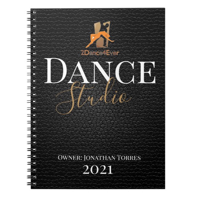 Carnet Studio de danse, script personnalisé en cuir noir (Devant)