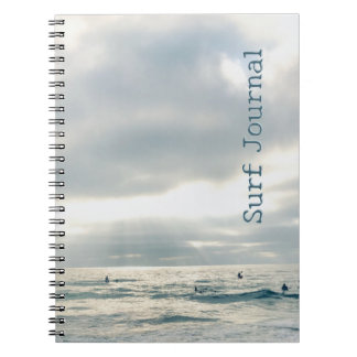 Carnet Surfeurs dans l'océan