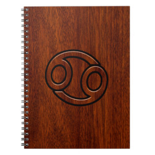 Carnet Symbole du cancer Zodiaque sur le décor en acajou