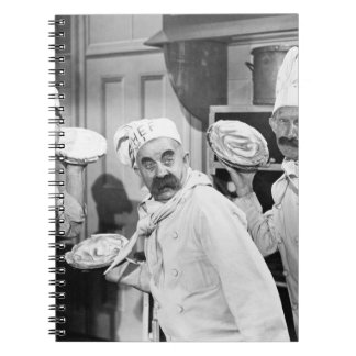 Carnet Trois chefs tenant des tartes pour une bagarre dan