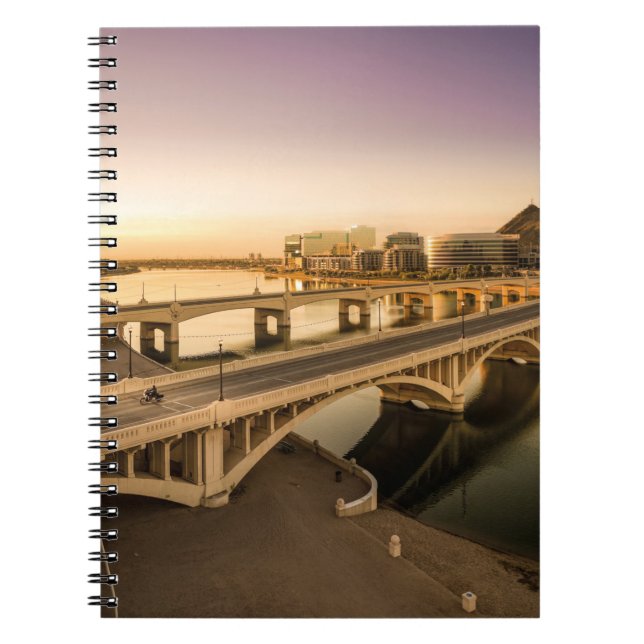 CARNET TROIS HOMMES SUR MOTOCYCLES TRAVERSANT LE PONT (Devant)