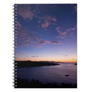 Carnet Un coucher du soleil au-dessus de l'océan en le
