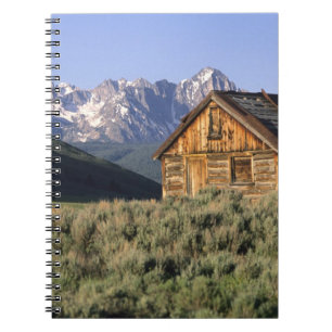 Carnet Une cabane en rondins et les montagnes Sawtooth da