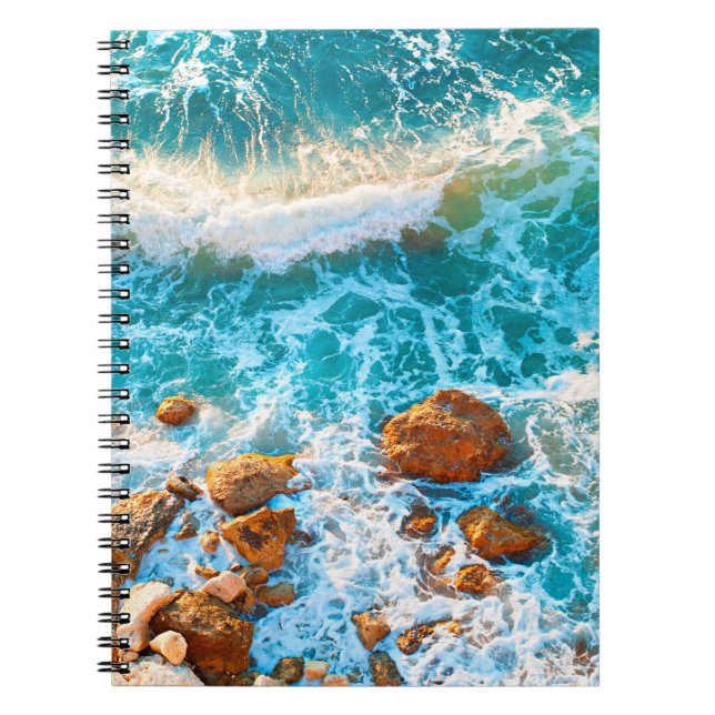 Carnet Vagues sur une plage rocheuse au coucher du soleil (Devant)