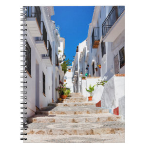 Carnet Vue aérienne de la ville blanche Frigiliana par be