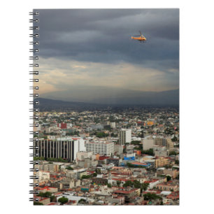 Carnet Vue courbe du paysage urbain contre le ciel