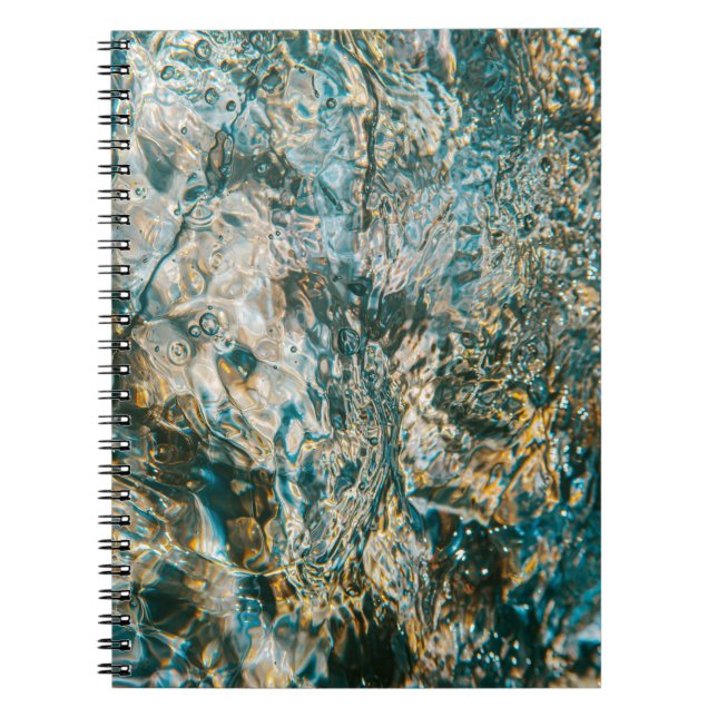 Carnet Water splash in close up photography (Devant)