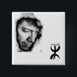 Carré 5 Cm Badge Matoub Lounès<br><div class="desc">Chanteur,  musicien,  auteur compositeur et poète algérien d'expression kabyle,  militant de la cause identitaire amazighe en Algérie,  a vu sa contribution dans la réponse et la popularisation de la culture amazighe et du combat pour la démocratie et pour la laïcité en Algérie</div>