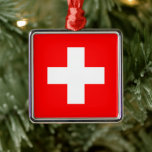 Carré Argenté Drapeau Suisse (Suisse) Ornement en céramique<br><div class="desc">Ce dessin présente le drapeau de la Suisse (officiellement la Confédération suisse), pays enclavé au centre de l'Europe. Il s'agit d'une république fédérale, divisée en 26 cantons, dont la capitale est Berne, et la plus grande ville de Zurich. Le pays borde l'Allemagne au nord, l'Autriche et le Lichtenstein à l'est,...</div>