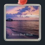 Carré Argenté Navarre Beach Magie Heure Purple Sunset Ornement<br><div class="desc">Un souvenir ornemental avec une photo d'un chemin à couper le souffle pour terminer la journée sur la plage ! J'ai pris cette photo de l'heure magique juste après le coucher du soleil à Navarre Beach en Floride, aux États-Unis. Vous recherchez plus d'impressions ou de produits ? N'hésitez pas à...</div>