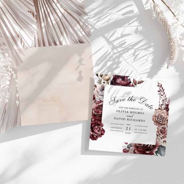 Carré Boho Floral Enregistrer la carte Date - Beig (Square Boho Floral Save the Date Card – Beige Back on a sunny table with white dry botanicals)