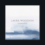 Carré Carte de visite Abstrait de l'aquarelle bleue<br><div class="desc">Abstrait terene serene aquarelle brosse strokes thérapiste carte de visite avec élégantes couleurs douces translucides de bleu muet. Pour une atmosphère éthérée et sereine. Pour la thérapie en personne ou en ligne.</div>