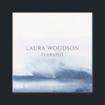 Carré Carte de visite Abstrait de l'aquarelle bleue<br><div class="desc">Abstrait terene serene aquarelle brosse strokes thérapiste carte de visite avec élégantes couleurs douces translucides de bleu muet. Pour une atmosphère éthérée et sereine. Pour la thérapie en personne ou en ligne.</div>