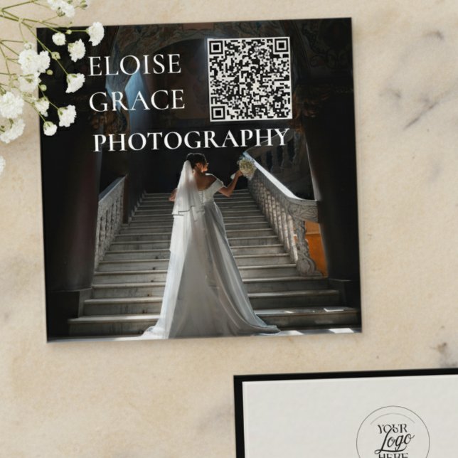 Carré Logo de photo éditoriale Code QR Carte de visite c (Market your photography business in style with this editorial business card!)