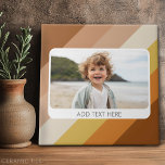 Carreau 1 Collage photo - texte - Retro Stripes Couleurs c<br><div class="desc">Utilisez une photo de téléphone horizontale ou selfie pour créer un cadeau unique et personnel. Un endroit pour ajouter du texte dans une bordure d'angle blanche et arrondie. Si vous avez besoin d'ajuster les images,  cliquez sur l'outil personnaliser pour apporter des modifications.</div>