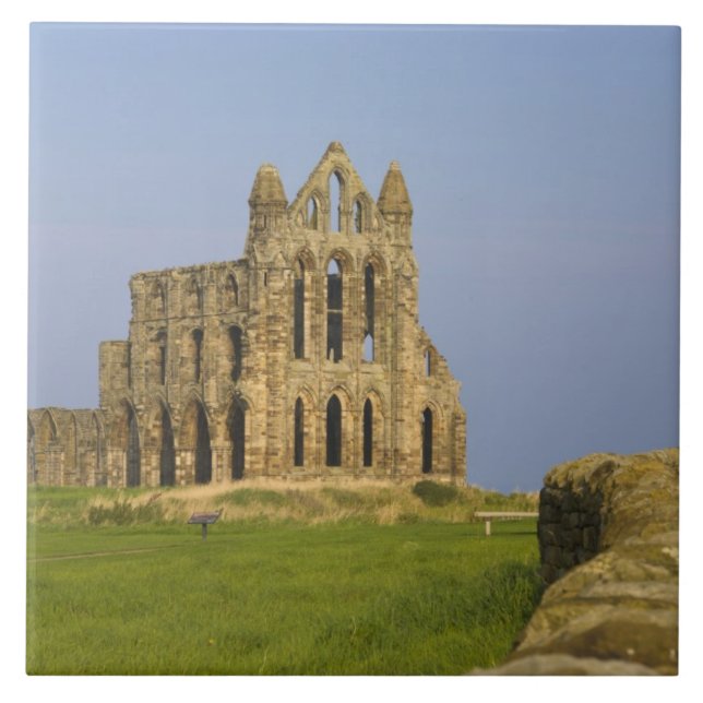 Carreau Abbaye de Whitby, Whitby, Yorkshire du Nord, Angle (Devant)