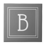 Carreau Agritourisme moderne Gris et blanc monogramme init<br><div class="desc">Monogramme personnalisé moderne & élégant ajouté à la décoration chic simple style maison de ferme carrelage en céramique motif en gris moyen et blanc. Super idée cadeau ! Customisez facilement avec l'outil de design pour en faire votre propre ! Contactez-moi à l'adresse beachpausedesigns@gmail.com si vous avez besoin d'aide ou si...</div>