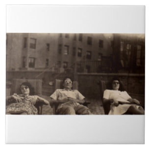 Carreau Années 1940 trois personnes se relaxer sur le toit