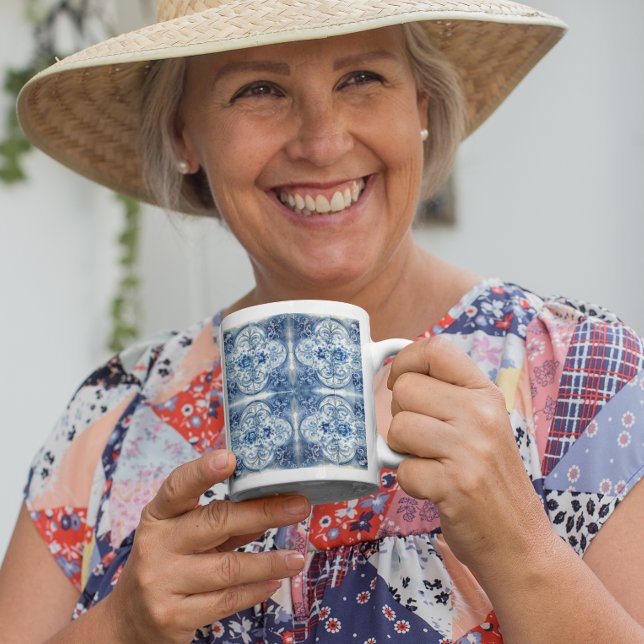 Carreau antique en mug bleu de Delft (Créateur téléchargé)
