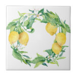 Carreau Aquarelle moderne Citrus Citrus Citrus Verdure Wre<br><div class="desc">"Citrus citron vert vert vert vert vert vert vert vert vert céramique couronne" présente votre monogramme familial dans une couronne aquarelle de citrons,  de fleurs d'agrumes et de verdure feuillue peinte à la main par Audrey Jeanne Roberts,  artiste et designer de renommée internationale.</div>