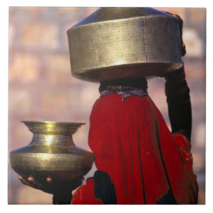 Carreau Asie, Inde, Rajasthan. Une femme locale en rouge