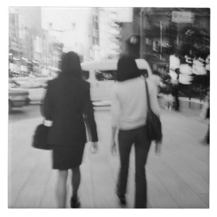 Carreau Asie, Japon, Tokyo. Jeunes femmes sur le Ginza.