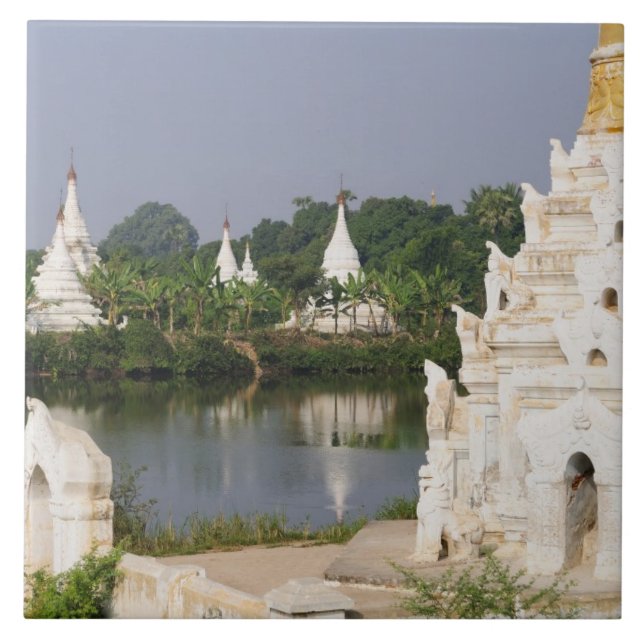 Carreau Asie, Myanmar (Birmanie), Mandalay. Un bouddhiste (Devant)